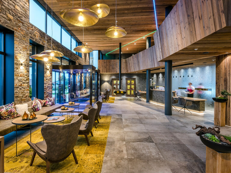 Wellnesshotel Bayerischer Wald Hotellobby - Romantikurlaub im Hotel Bayerischer Wald